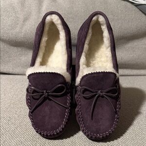 Abeo Women's Dark Purple Suede Slippers